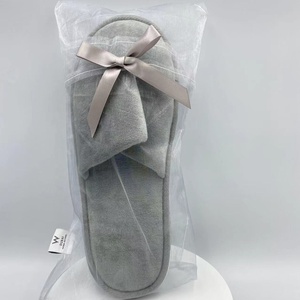 Pantuflas Personalizadas <span class=keywords><strong>de</strong></span> Hotel con Logotipo Blanco, Pantuflas Desechables <span class=keywords><strong>de</strong></span> Felpa para Spa y Huéspedes - Product Image 2