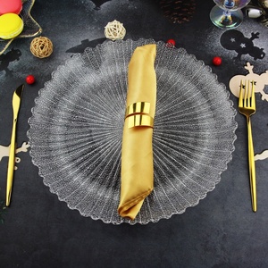 2024 vente en gros d'accessoires de cuisine en vrac verre clair <span class=keywords><strong>pas</strong></span> <span class=keywords><strong>cher</strong></span> sous les assiettes assiettes de chargeur transparentes mariage <span class=keywords><strong>assiette</strong></span> élégante - Product Image 1