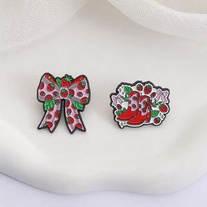 Mignon fraise arc <span class=keywords><strong>chanteur</strong></span> dérivés broche broche musique Album Badge pour les Fans cadeau mode doux émail coulée nouvel an chinois - Product Image 3