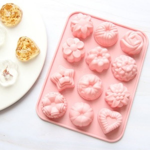 Molde de silicona de 12 cavidades para repostería: pastel, jabón, gelatina, flor, pudín, postre, caramelo, chocolate. - Product Image 1