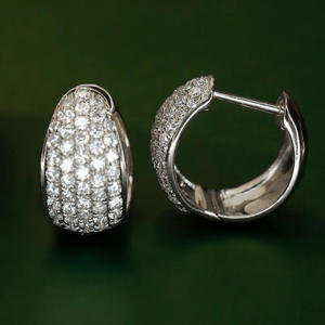 Pendientes de Aro de Oro Blanco con Diamantes Teal Lan, Engaste Pavé, Corte Brillante Redondo, Lujo para Uso Diario de Mujer - Product Image 3