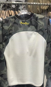 T-shirt à manches longues de style américain, version correcte, avec logo personnalisé brodé, patchwork camouflage, style urbain - Product Image 4