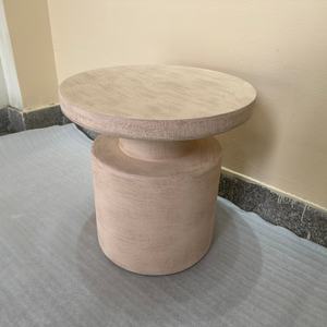 Tables d'appoint rondes en travertin artificiel avec revêtement en béton et cadre en bois antique - Product Image 1