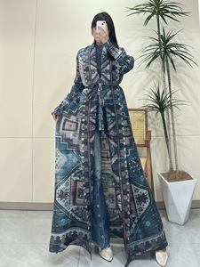 Abaya décontractée pour femmes, automne, toutes occasions, plissée, imprimé animal, polyester, coupe ample, style moyen-oriental, vêtements musulmans traditionnels - Product Image 3