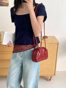 Sac à main demi-lune tendance urbaine en cuir texturé effet huile et cire avec fermeture éclair, nouvelle collection 2025, sac bandoulière simple - Product Image 2