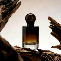Flacon de parfum en verre à col long de 100 ml avec vaporisateur pompe, design sérigraphié personnalisable, emballé en carton, logo personnalisé