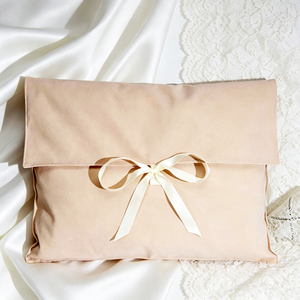 Pochette d'emballage pour serviettes hygiéniques, fabriquée en usine, avec logo personnalisé, sac portable en velours pour cosmétiques et maquillage, sac anti-poussière en suède - Product Image 1
