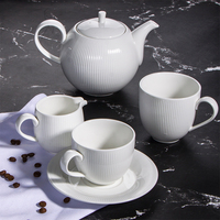 Blanc moderne Hôtel Restaurant Cuisine Utilisé Ensemble de Café en Céramique de Tasses à Thé Porcelaine Embossée Espresso Théière Tasse et Soucoupe Ensemble
