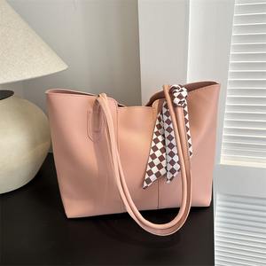 Nouveauté : Sac à bandoulière pour femme, sac à main vintage de luxe avec doublure en PU, sacs fourre-tout populaires de grande capacité avec foulards - Product Image 2