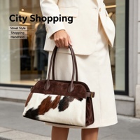 Sac fourre-tout à bandoulière en peluche imprimé vache grande capacité pour femme, style rétro et polyvalent, collection automne-hiver, fabrication OEM/ODM sur mesure