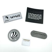 Fournisseur d'étiquettes de vêtements, logo de marque personnalisé, estampé à chaud, en relief 3D, patch en cuir lavable pour vêtements, sacs, chapeaux, taille personnalisée