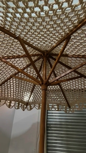 Parasol en corde de coton tressée à la main LS avec pompons décoratifs en macramé, idéal pour patio, plage, café en plein air - Product Image 6