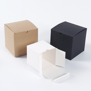 Caja de Regalo de Cartón Kraft Reciclable al por Mayor para Muñecas Pequeñas, Embalaje Cuadrado para Juguetes con Laminado Mate, Recubrimiento UV y Grabado en Relieve - Product Image 3