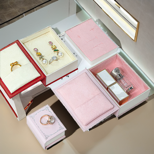 Caja de Anillo con Cierre Magnético en Forma de Libro, Estilo Europeo Retro, con Patrón Floral, Caja de Regalo Rectangular Simple para Colgantes, Collares y Joyería - Product Image 2