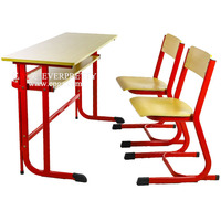 Meubles de classe scolaire de dernière génération en gros, ensembles de bureaux et de chaises scolaires en bois pour deux élèves