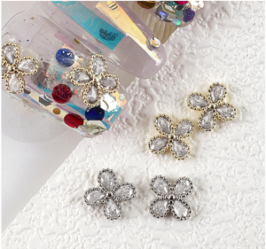5 Piezas de Adornos de Uñas con Circonita en Forma de Trébol de Cuatro Hojas, Decoraciones de Uñas con Pedrería Electrochapada que Conservan el Color - Product Image 3