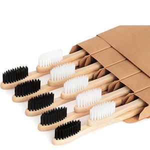 Vente en gros de brosses à dents en bois naturel biodégradable et recyclable avec logo personnalisé, poils doux pour adultes, pour usage domestique - Product Image 1