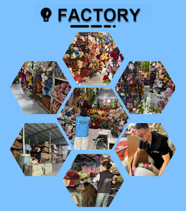 Boule de fleurs artificielles en soie LEDA 50 cm, composition florale pour centre de table de mariage et décoration d'événements festifs - Product Image 4