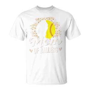 Camiseta para mamás de jugadores de softbol y fútbol - Product Image 1