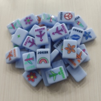 En stock : Ensemble de Mahjong américain en acrylique coloré, blanc, rose, bleu et nacré, avec motifs arc-en-ciel, amour, floral et Joker