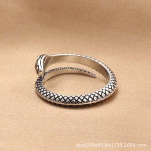 Anillo de serpiente de acero inoxidable, color plateado, forma de animal, joyería punk para hombre, regalo, otoño 2021 - Product Image 2