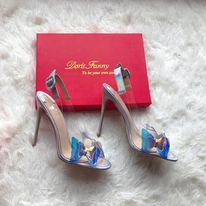 Sandales d'été montantes antidérapantes pour femmes, personnalisables, à talons hauts de luxe avec motif papillon et matériau transparent – Vente en gros - Product Image 5