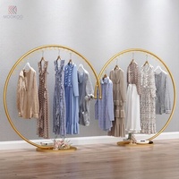Porte-vêtements circulaire en métal doré, support de présentation de vêtements rond autoportant pour boutique de vêtements