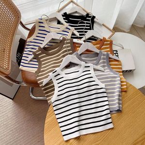 Haut d'été tricoté sans manches à rayures en soie glacée pour femme, style débardeur halter tendance - Product Image 6