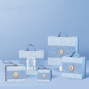 Boîte-Cadeau de Luxe à Main JOYWOOD Design Sophistiqué Inspiré du Daim et de la Dentelle Idéale pour les Mariages et les Occasions Spéciales. - Product Image 1