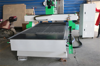 Trois processus portail fraisage 4x8 1325 porte en bois faisant cnc routeur 3 axes 4 axes cnc machine