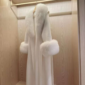 Ampio soprabito <span class=keywords><strong>con</strong></span> <span class=keywords><strong>maniche</strong></span> <span class=keywords><strong>di</strong></span> <span class=keywords><strong>pelliccia</strong></span> bella donna <span class=keywords><strong>con</strong></span> <span class=keywords><strong>collo</strong></span> grande <span class=keywords><strong>cappotto</strong></span> in Cashmere <span class=keywords><strong>di</strong></span> lana <span class=keywords><strong>con</strong></span> vera <span class=keywords><strong>pelliccia</strong></span> - Product Image 4