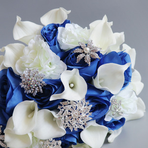 Bouquet de mariée style forêt pour mariage en extérieur et Saint-Valentin, avec lys Calla en PU, boucle diamant et motif goutte d'eau cascade, pour photos - Product Image 4