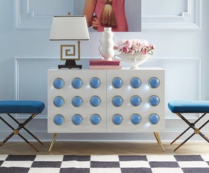 Jonathan Adler Đồ Trang Trí Bằng Thép Không Gỉ Màu Vàng Cho Tủ Sơn Mài Màu Trắng Bóng Với Bảng Bên Tròn Acrylic Màu Xanh Dương - Product Image 4