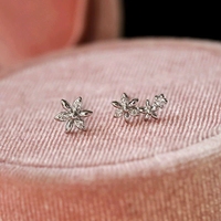 0516 Neue Ohrringe S925 Sterling Silber Stilvolle Asymmetrische Schöne Blumen-Ohrstecker für Frauen Vielseitig und Elegant
