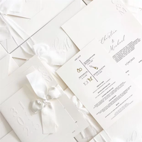 Cartes d'invitation élégantes haut de gamme avec estampage à chaud, texte personnalisé, mariages, événements d'entreprise, lancement de marques de luxe, totems colorés