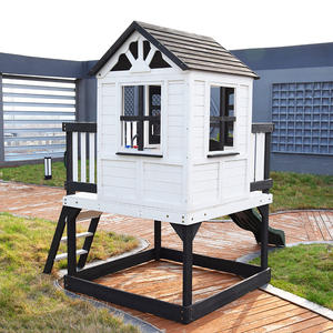 Maisonnette de jeu extérieure en bois à deux niveaux, blanche et noire, avec toboggan et garde-corps de sécurité pour enfants - Product Image 5