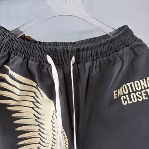 Shorts décontractés amples pour hommes de qualité supérieure, style streetwear vintage, avec poches et imprimé lettres et ailes, collection Mixed Emotions - Product Image 5