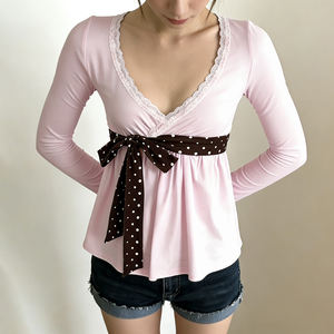 T-shirt rose à pois respirant et mignon à manches longues pour femme, avec dentelle sexy, col en V, à nouer, coupe ample, ourlet évasé, en maille douce - Product Image 1