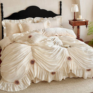 Juego de Ropa de Cama Color Blanco Crema con <span class=keywords><strong>Volantes</strong></span> y Rosas, 4 Piezas, Satén Sedoso, Funda de Edredón con Flores 3D, Tamaños Queen, King y Princesa Francesa - Product Image 1