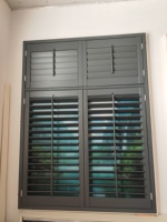 Volets en bois peints blancs modernes, sur mesure, pour salon, volets de style plantation, élégant traitement des fenêtres