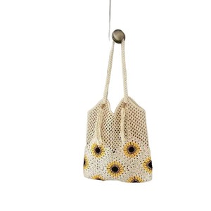 Sac fourre-tout en tissu de coton tressé pour femme, grande capacité, motif tournesol ajouré, idéal pour les vacances à la plage - Product Image 4