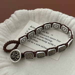สร้อยข้อมือเงินแท้ S925 ดีไซน์ทันสมัย รูปทรงสี่เหลี่ยมจัตุรัส  พร้อมจี้เทพเจ้าแห่งโชคลาภ  สายถักแบบจีน สำหรับผู้หญิง - Product Image 3