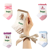Chaussettes de Pilates personnalisées avec logo OEM, vente en gros, chaussettes de yoga athlétiques blanches à logo de marque, chaussettes de Pilates en coton antidérapantes