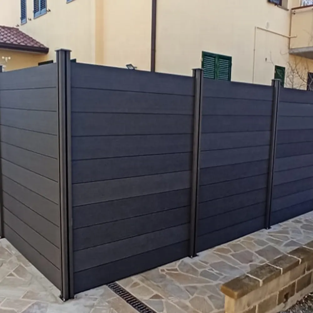 Schermo di recinzione in WPC da giardino resistente ai raggi UV pannelli di recinzione per la privacy del grano di legno all'aperto recinzione composita in plastica di legno dell'iarda