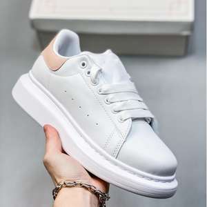 รองเท้าสำหรับผู้ชายสไตล์เรียบง่ายสีขาวคุณภาพสูงดีไซน์เนอร์สำหรับชุดลำลองและชุดทางการพร้อมโลโก้ที่ปรับแต่งได้ - Product Image 2