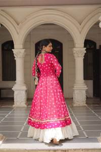 Vente en gros de tissu de soie brodé romain de style indien exclusif ensembles de Lehenga Choli vêtements indiens et pakistanais portables - Product Image 6