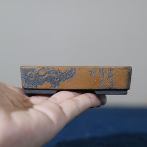 Maceta Rectangular Miniatura para Bonsái, Arcilla Púrpura, Estilo Zen Wabi Sabi, Hecha a Mano, Tamaño Palma de Mano, con Piedras Taihu - Product Image 1