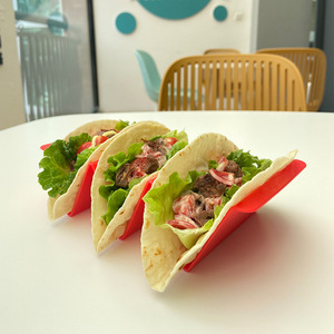 Support triangulaire ondulé en plastique PP pour tortillas, plateau à burritos, porte-tacos, résistant aux hautes températures, 7,7x3,9x2 pouces, en stock - Product Image 1