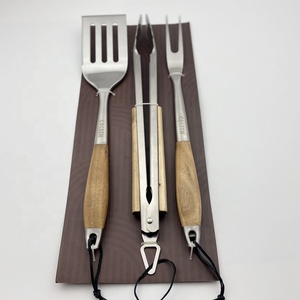 BQ-2302 Juego de 3 Utensilios para Parrilla de Alta Calidad Personalizados, con Mangos de Madera de Acacia Resistentes y Acero Inoxidable - Product Image 2