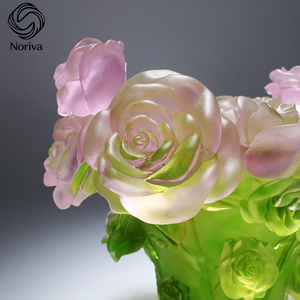 Vase à roses en verre artisanal Contem, sculpture en relief papillon en Liuli Pâte de Verre pour la décoration d'hôtels haut de gamme et les cadeaux d'entreprise - Product Image 3